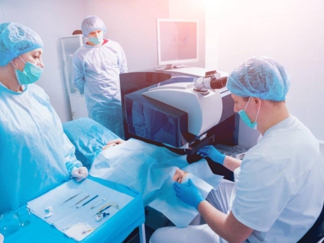lasik_eye_surgery-1024x684